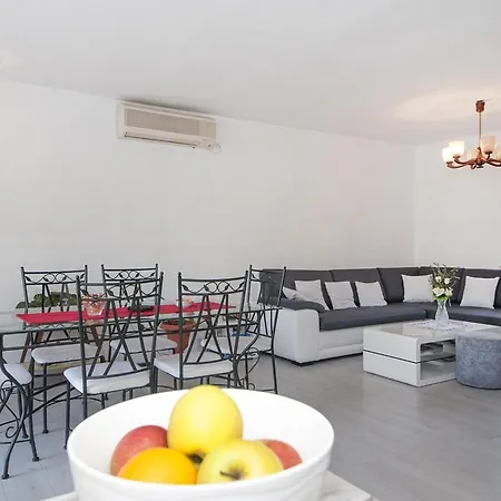 Dd Apartment